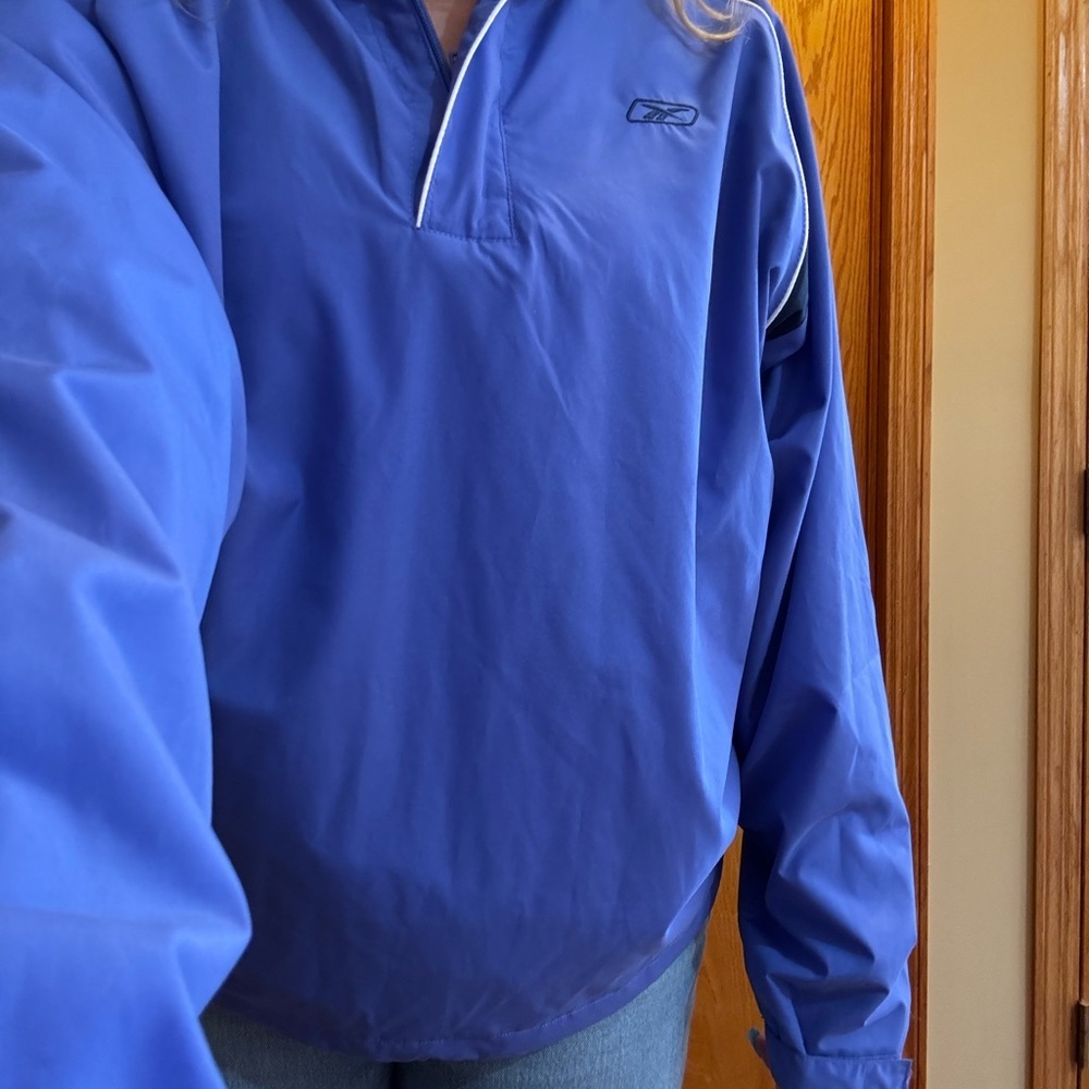 🏃‍♂️ Reebok Quarter-Zip – Sporty & Stylish!